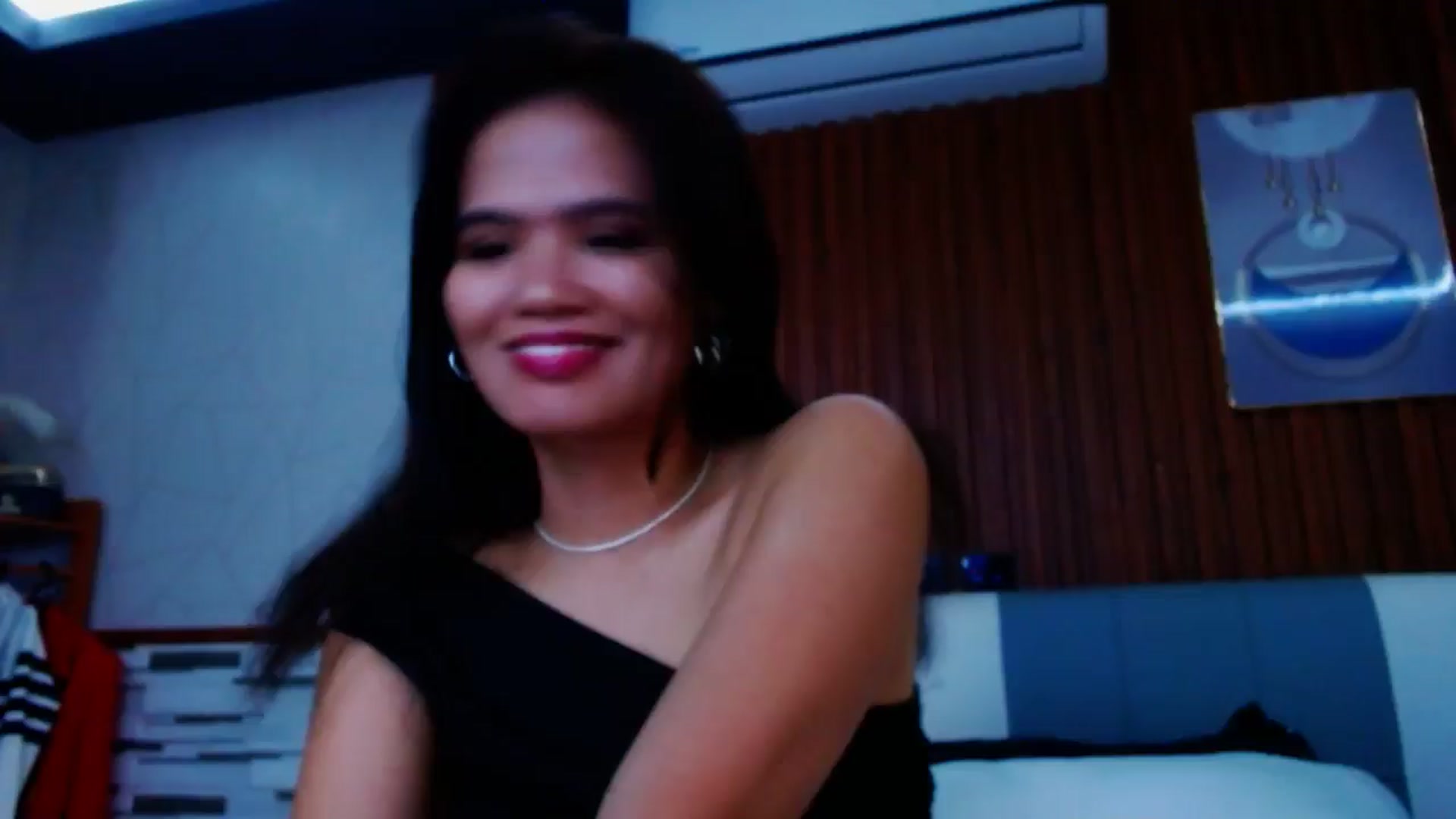 Gallery image thumbnail from SweetOne_4u's myfreecams stream on, 08/14/2024, 22:47 image 13 of 20