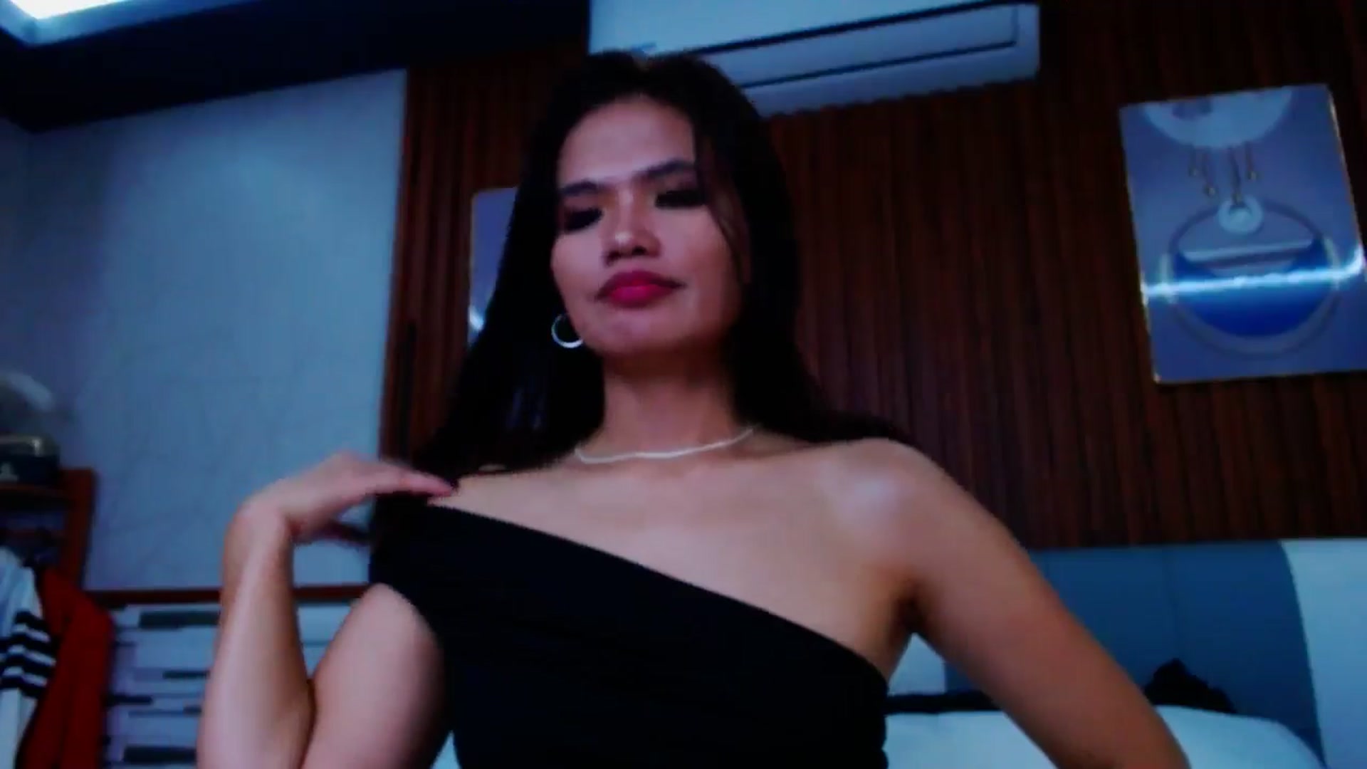 Gallery image thumbnail from SweetOne_4u's myfreecams stream on, 08/14/2024, 22:47 image 6 of 20
