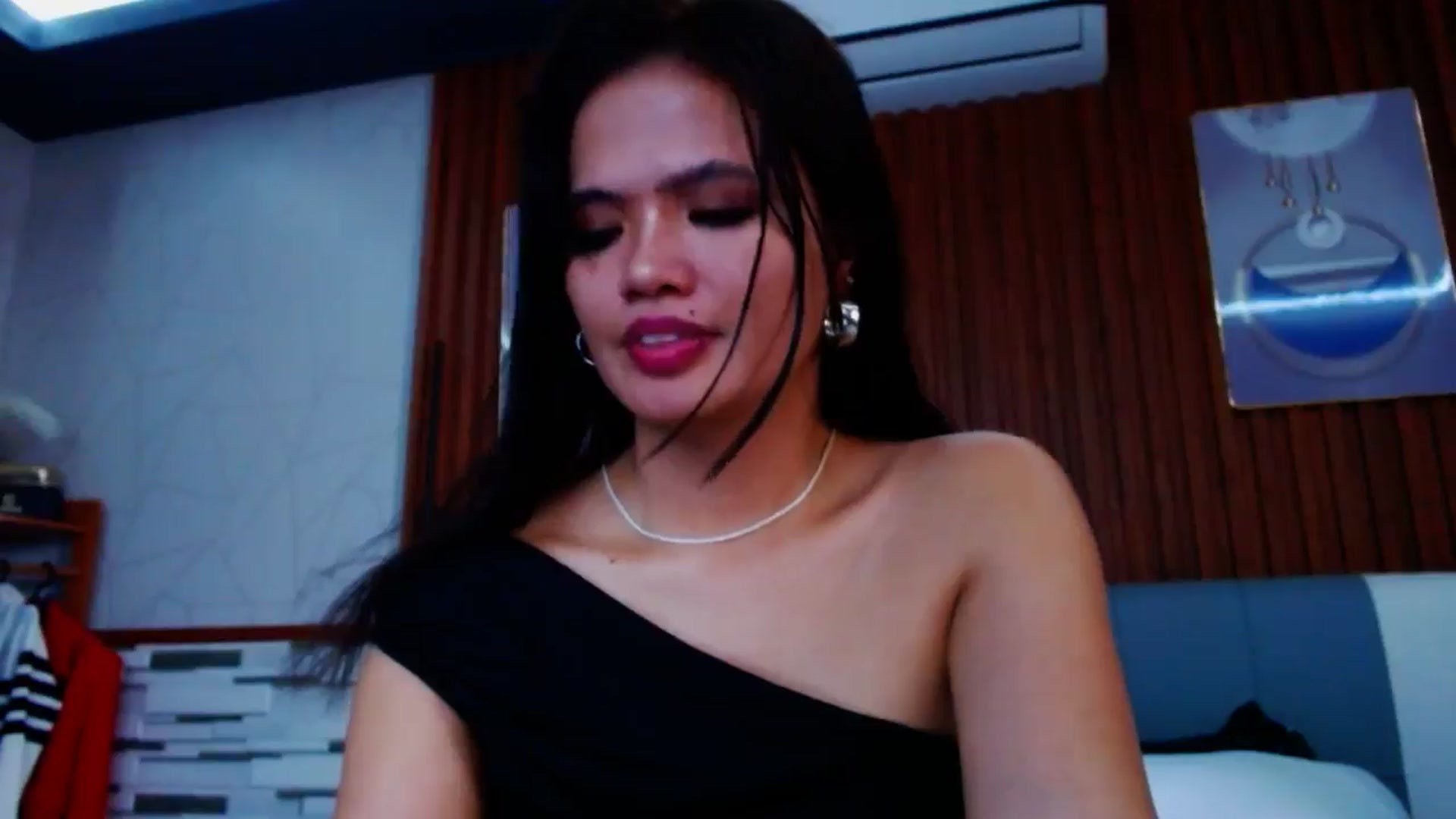 Gallery image thumbnail from SweetOne_4u's myfreecams stream on, 08/14/2024, 23:37 image 13 of 20