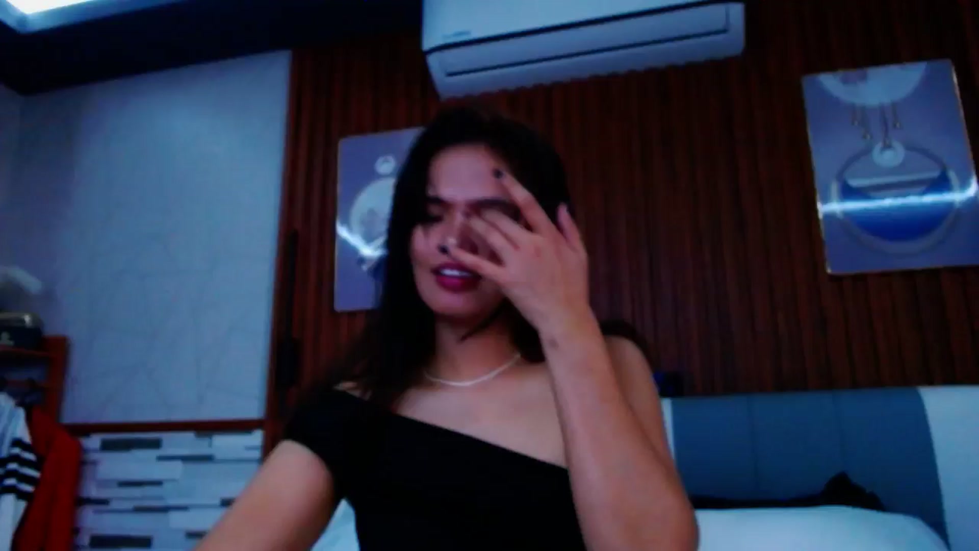 Gallery image thumbnail from SweetOne_4u's myfreecams stream on, 08/14/2024, 23:37 image 1 of 20