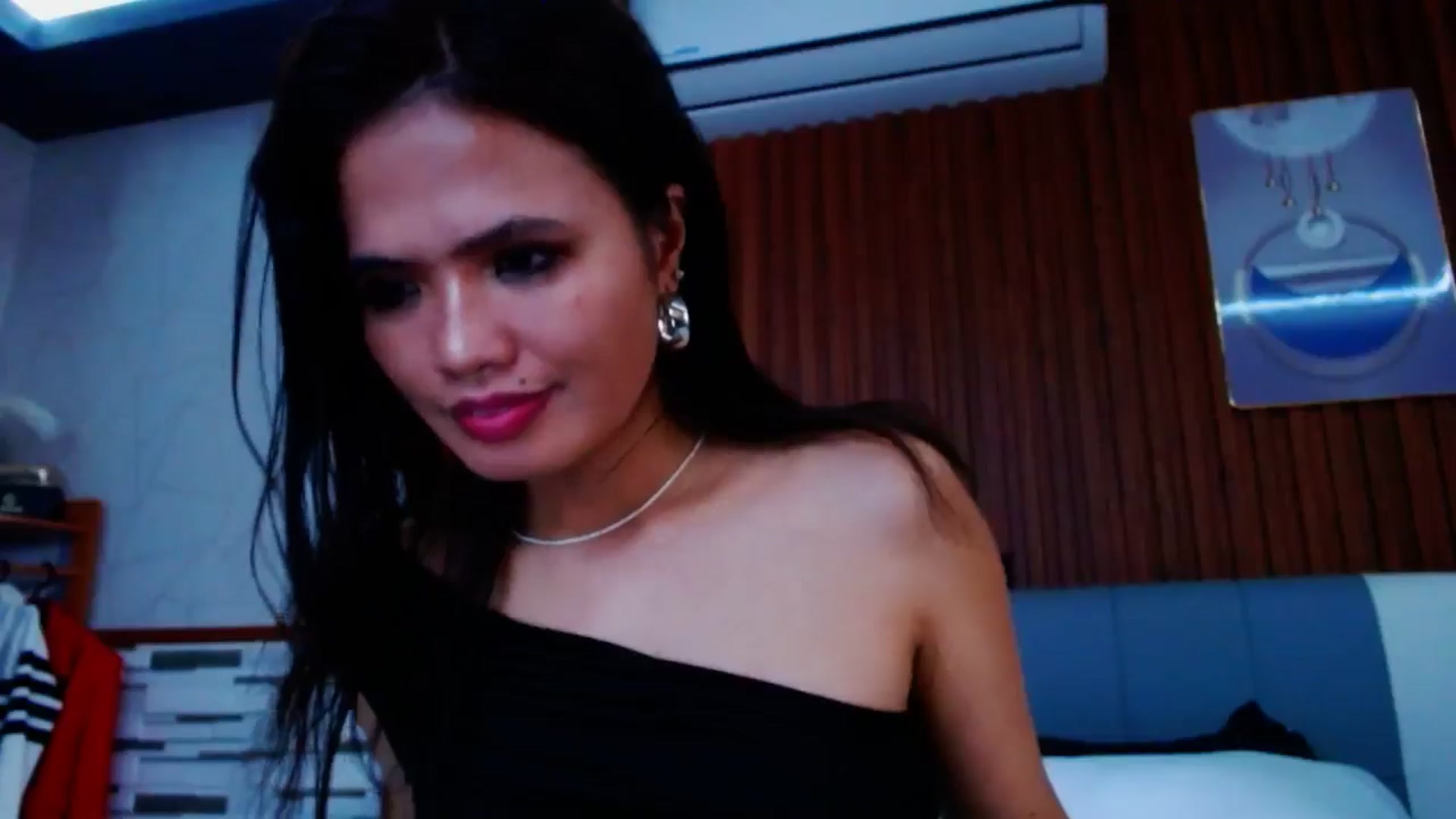 Gallery image thumbnail from SweetOne_4u's myfreecams stream on, 08/14/2024, 23:37 image 15 of 20