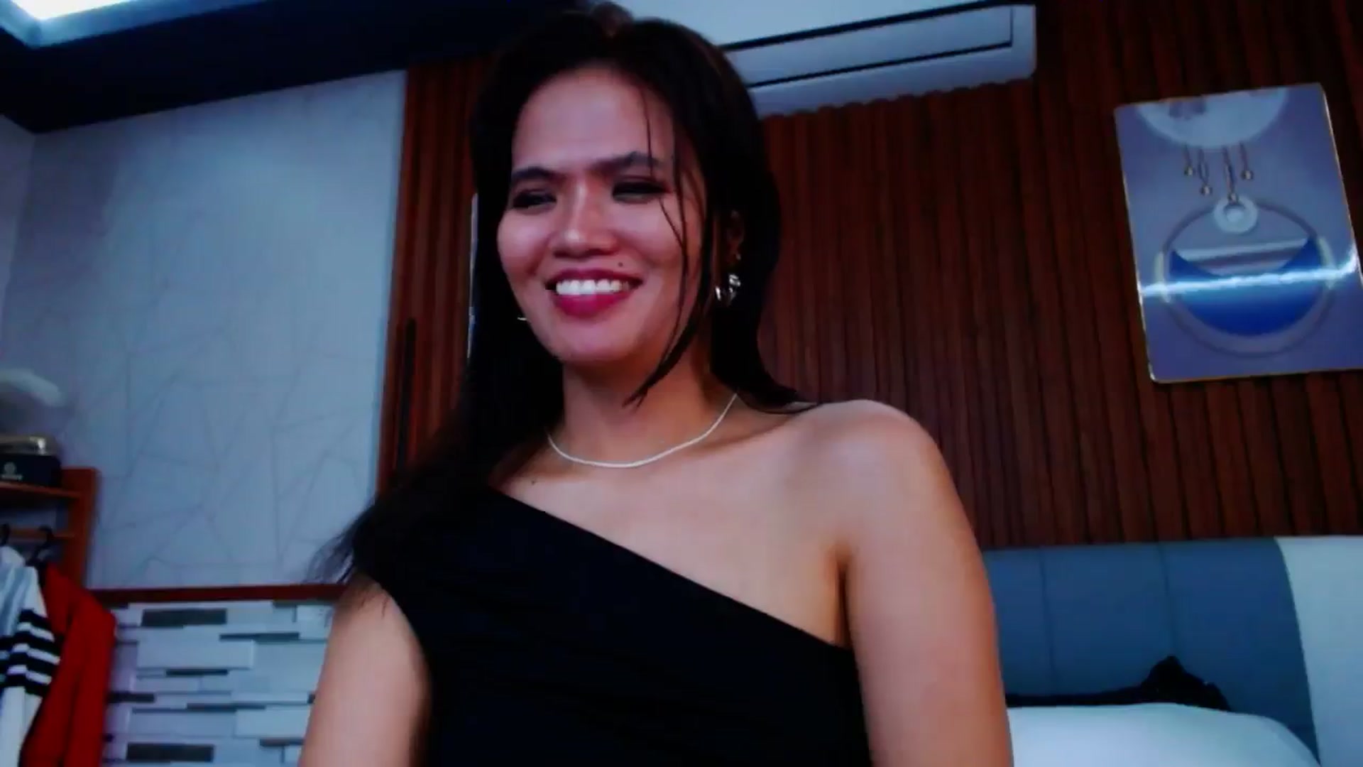 Gallery image thumbnail from SweetOne_4u's myfreecams stream on, 08/14/2024, 23:37 image 17 of 20
