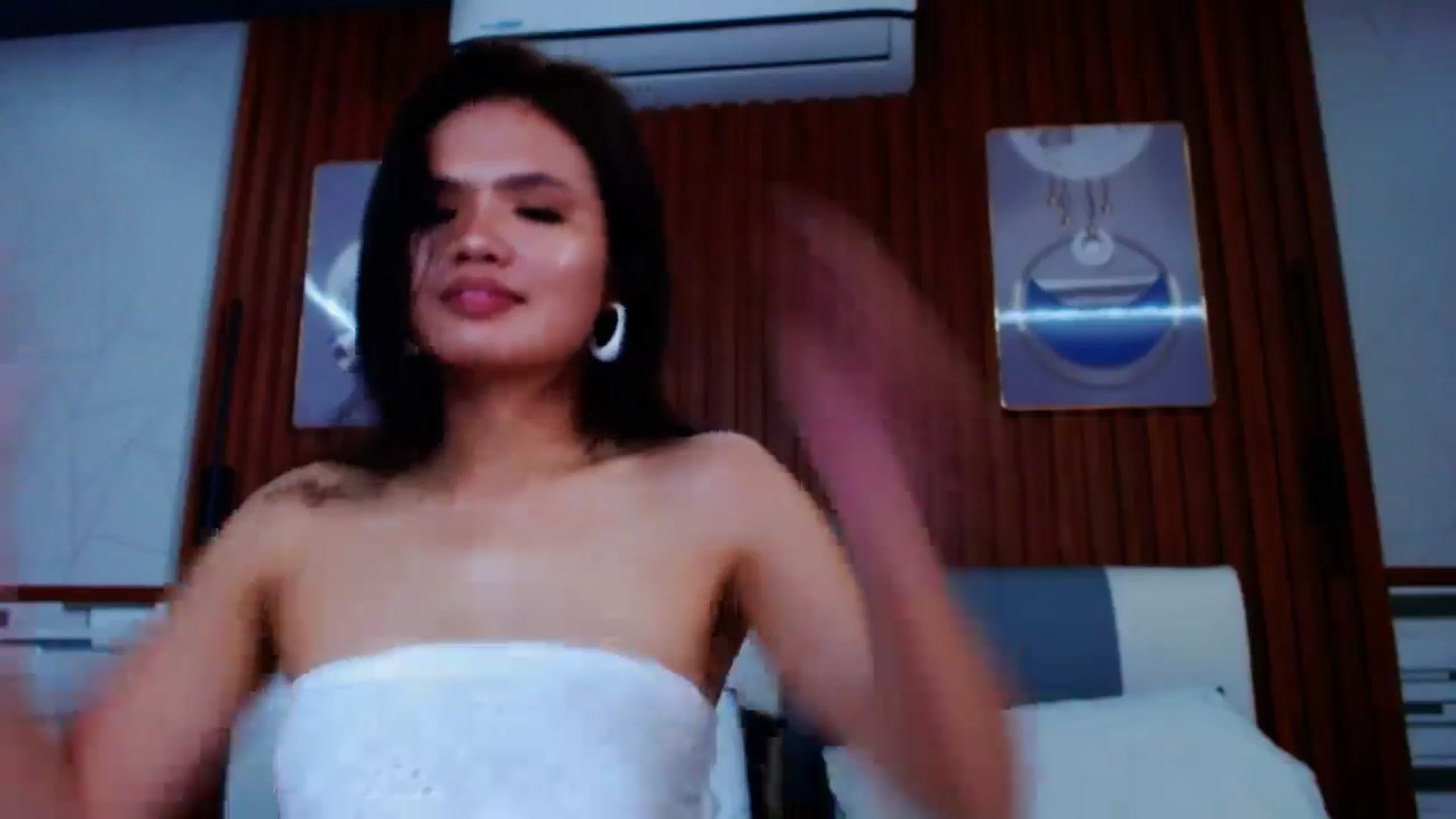Gallery image thumbnail from SweetOne_4u's myfreecams stream on, 08/20/2024, 23:18 image 19 of 20