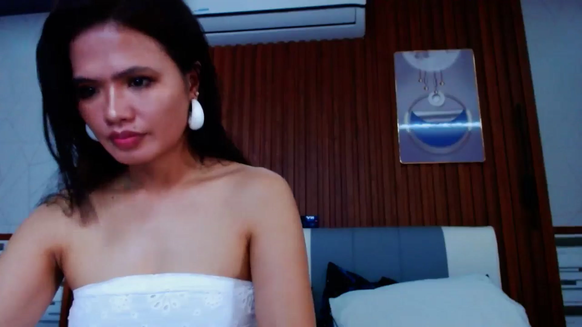 Gallery image thumbnail from SweetOne_4u's myfreecams stream on, 08/20/2024, 23:18 image 17 of 20