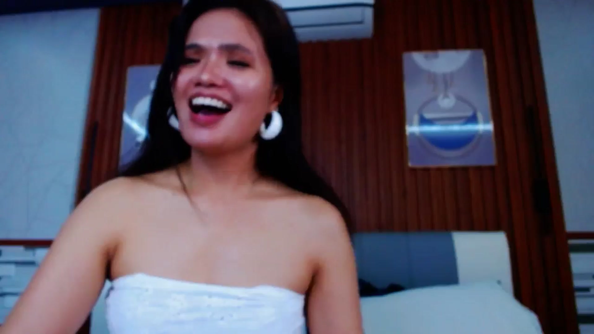 Gallery image thumbnail from SweetOne_4u's myfreecams stream on, 08/21/2024, 24:03 image 5 of 20