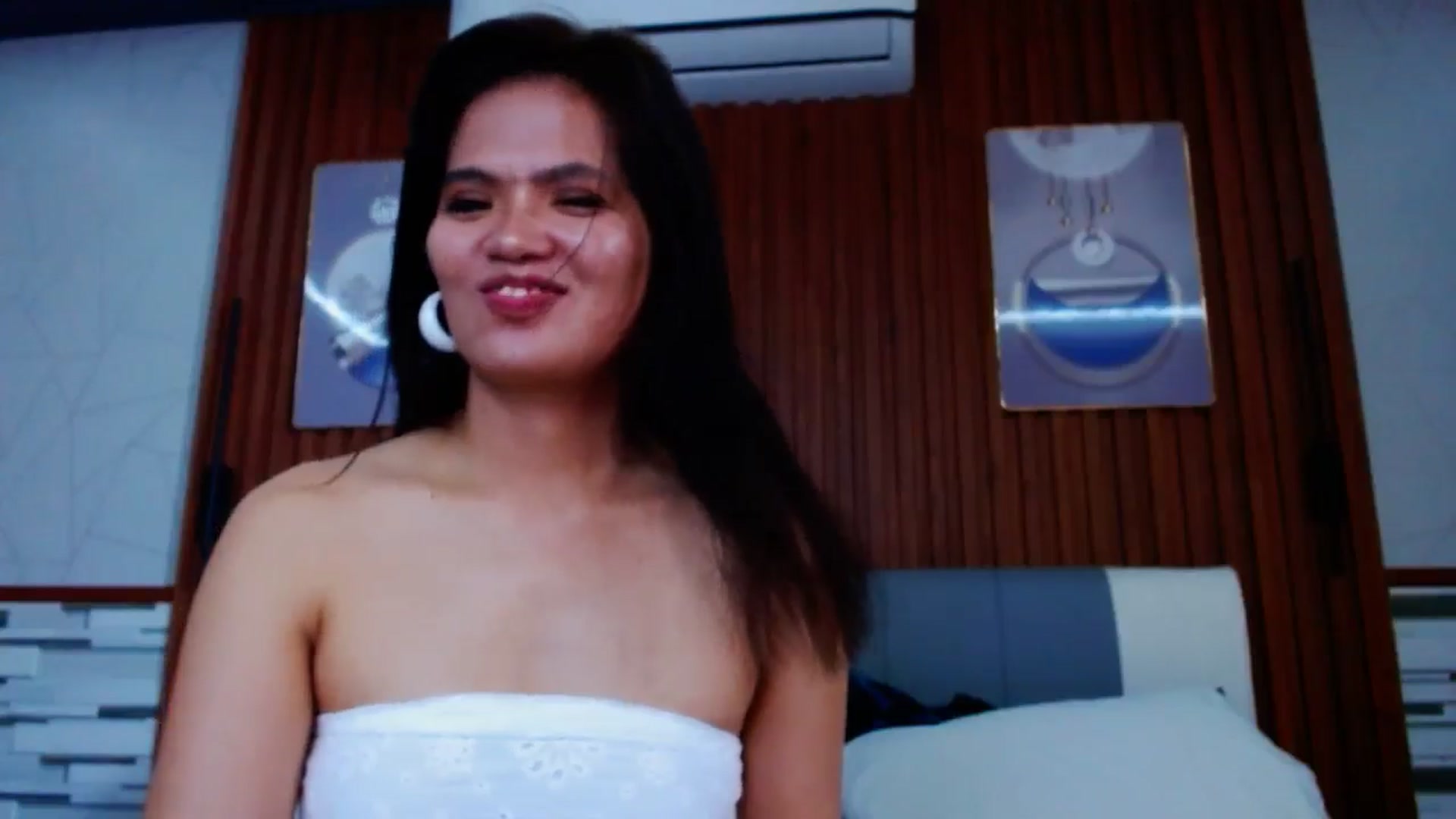 Gallery image thumbnail from SweetOne_4u's myfreecams stream on, 08/21/2024, 24:03 image 2 of 20