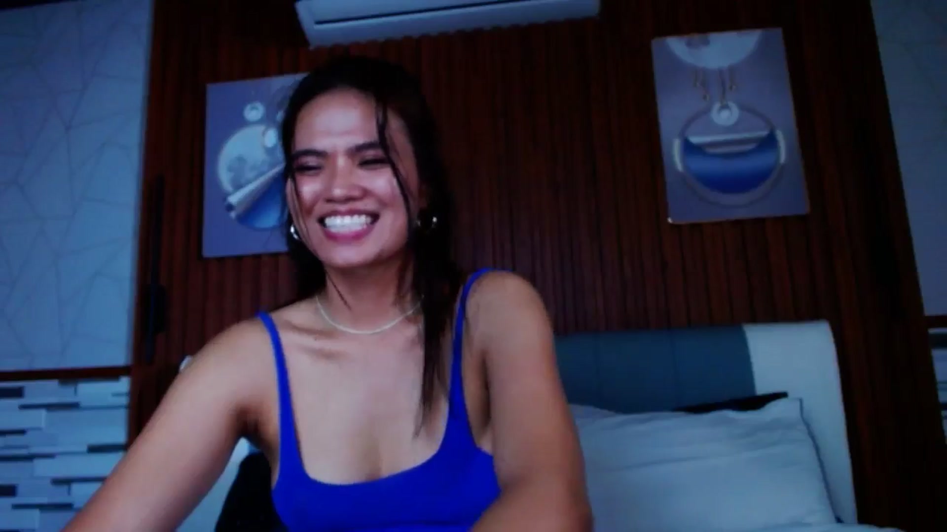Gallery image thumbnail from SweetOne_4u's myfreecams stream on, 08/23/2024, 02:17 image 10 of 20
