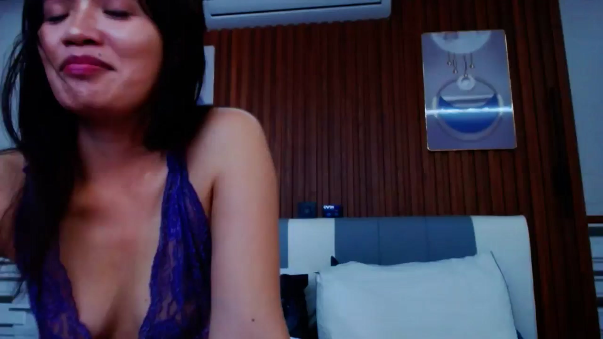 Gallery image thumbnail from SweetOne_4u's myfreecams stream on, 08/23/2024, 23:48 image 9 of 20