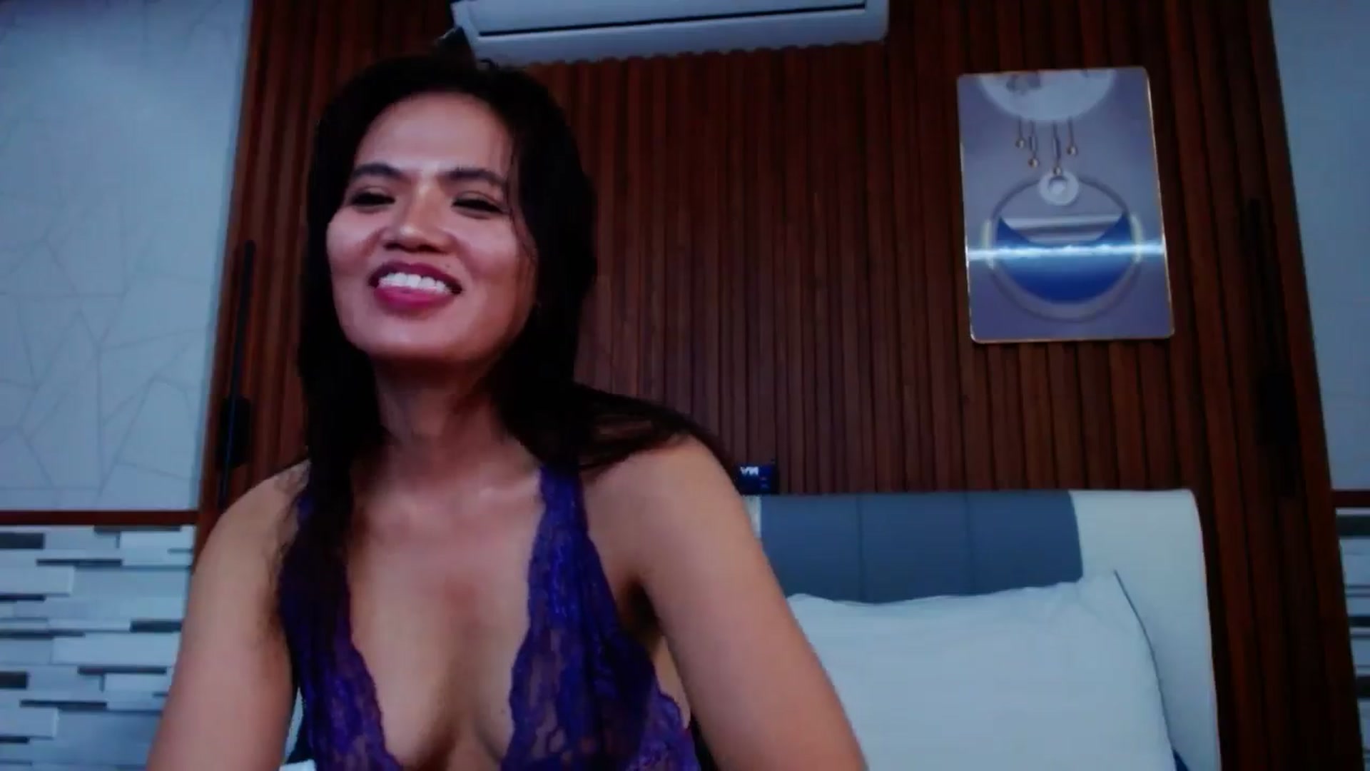 Gallery image thumbnail from SweetOne_4u's myfreecams stream on, 08/23/2024, 23:48 image 10 of 20