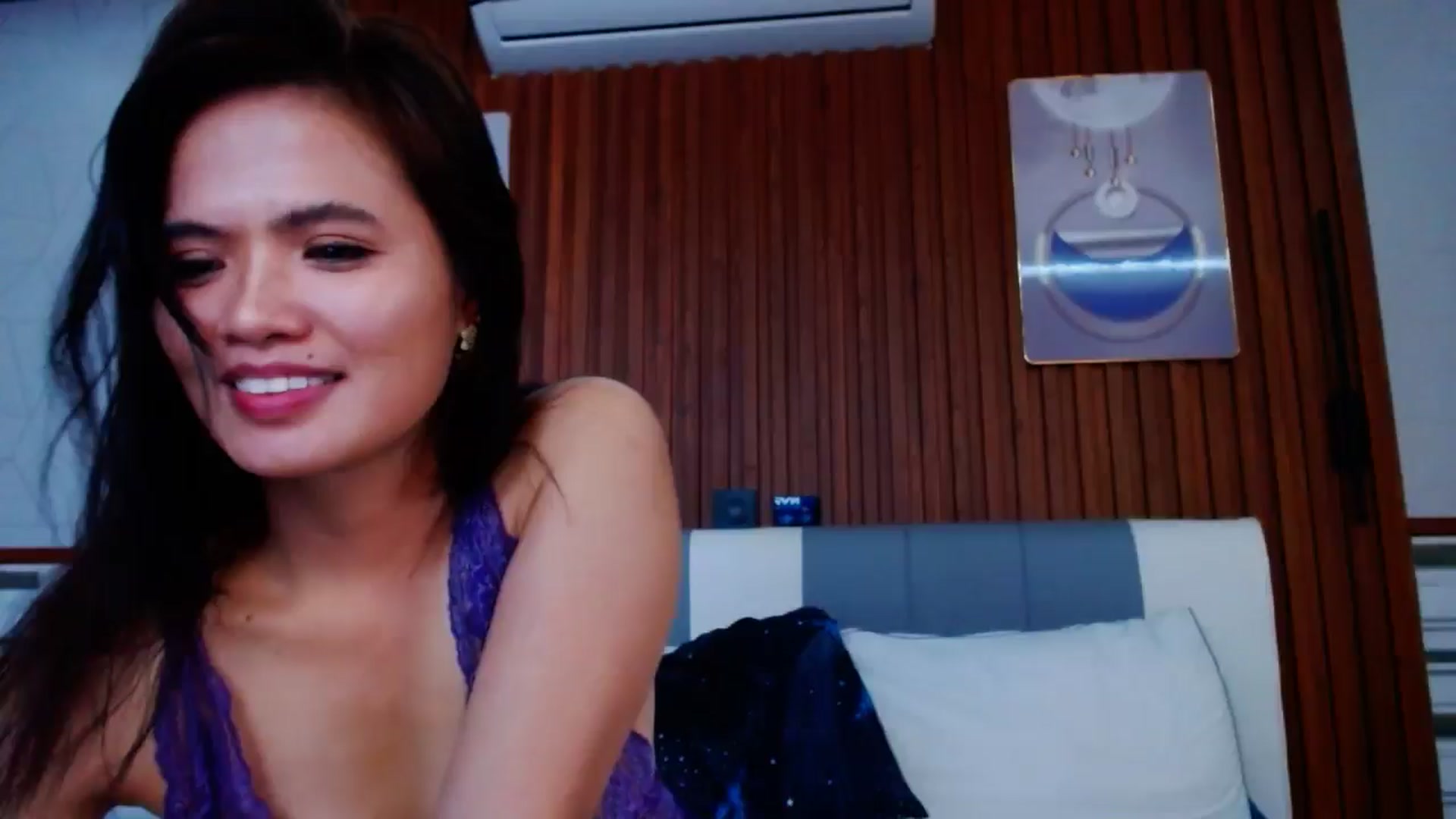 Gallery image thumbnail from SweetOne_4u's myfreecams stream on, 08/24/2024, 24:43 image 19 of 20