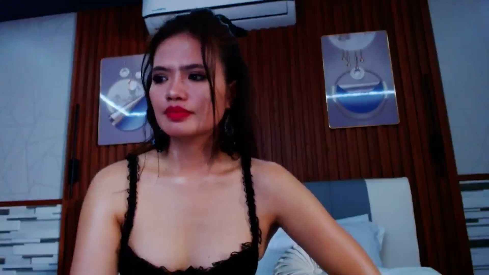 Gallery image thumbnail from SweetOne_4u's myfreecams stream on, 09/06/2024, 22:29 image 17 of 20