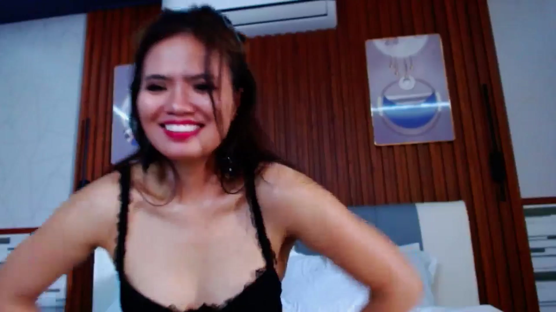 Gallery image thumbnail from SweetOne_4u's myfreecams stream on, 09/07/2024, 24:31 image 13 of 20