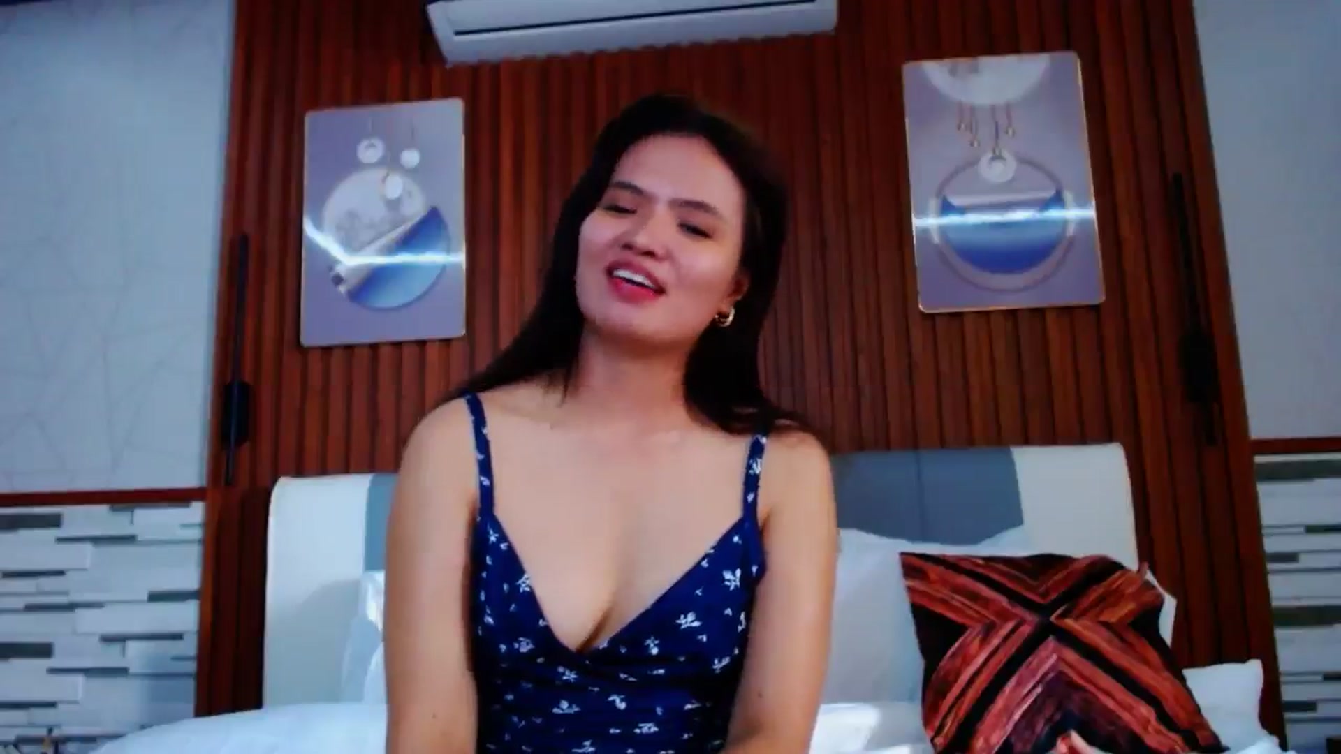 Gallery image thumbnail from SweetOne_4u's myfreecams stream on, 09/13/2024, 23:58 image 11 of 20