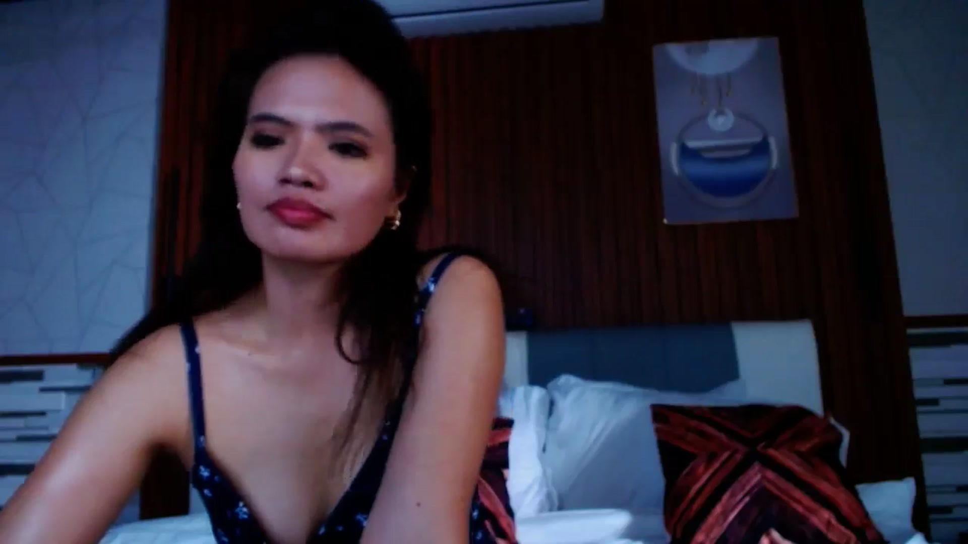 Gallery image thumbnail from SweetOne_4u's myfreecams stream on, 09/14/2024, 24:39 image 16 of 20