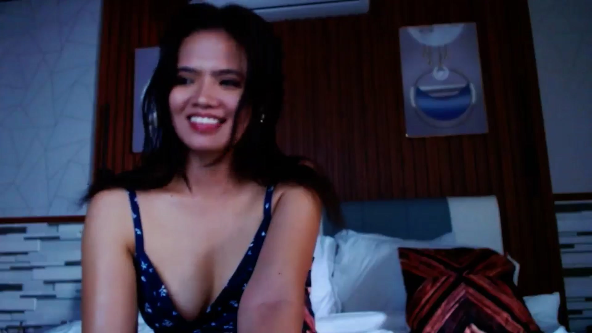 Gallery image thumbnail from SweetOne_4u's myfreecams stream on, 09/14/2024, 24:39 image 5 of 20