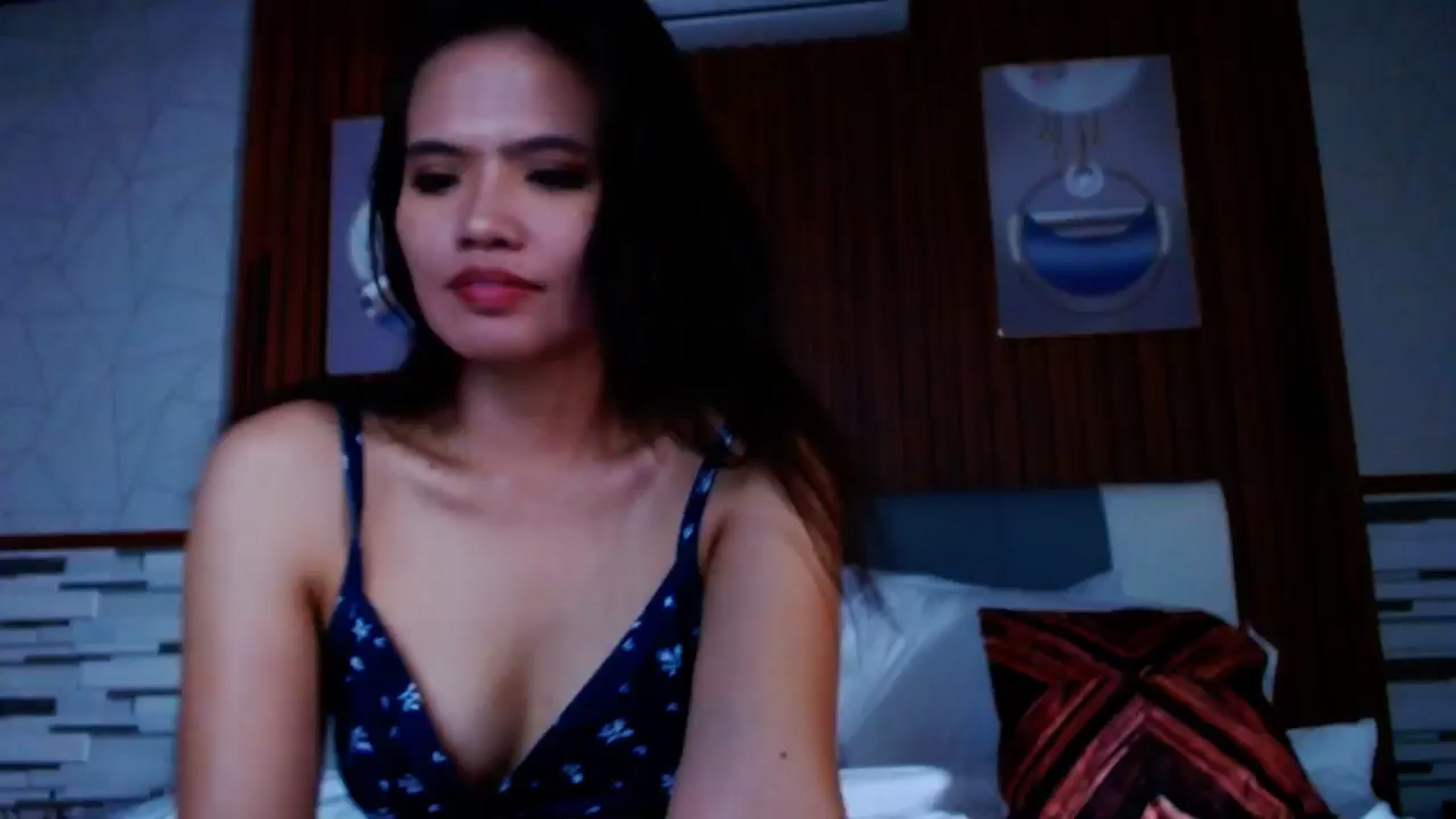 Gallery image thumbnail from SweetOne_4u's myfreecams stream on, 09/14/2024, 24:39 image 14 of 20