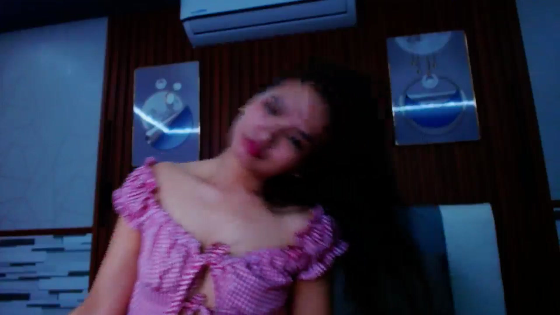 Gallery image thumbnail from SweetOne_4u's myfreecams stream on, 09/19/2024, 22:20 image 12 of 20