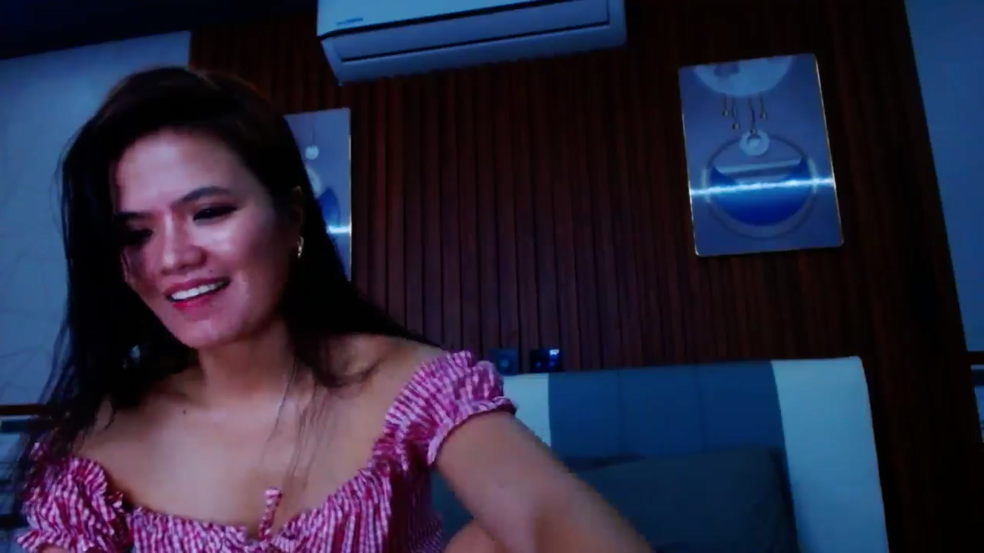 Gallery image thumbnail from SweetOne_4u's myfreecams stream on, 09/19/2024, 23:14 image 17 of 20