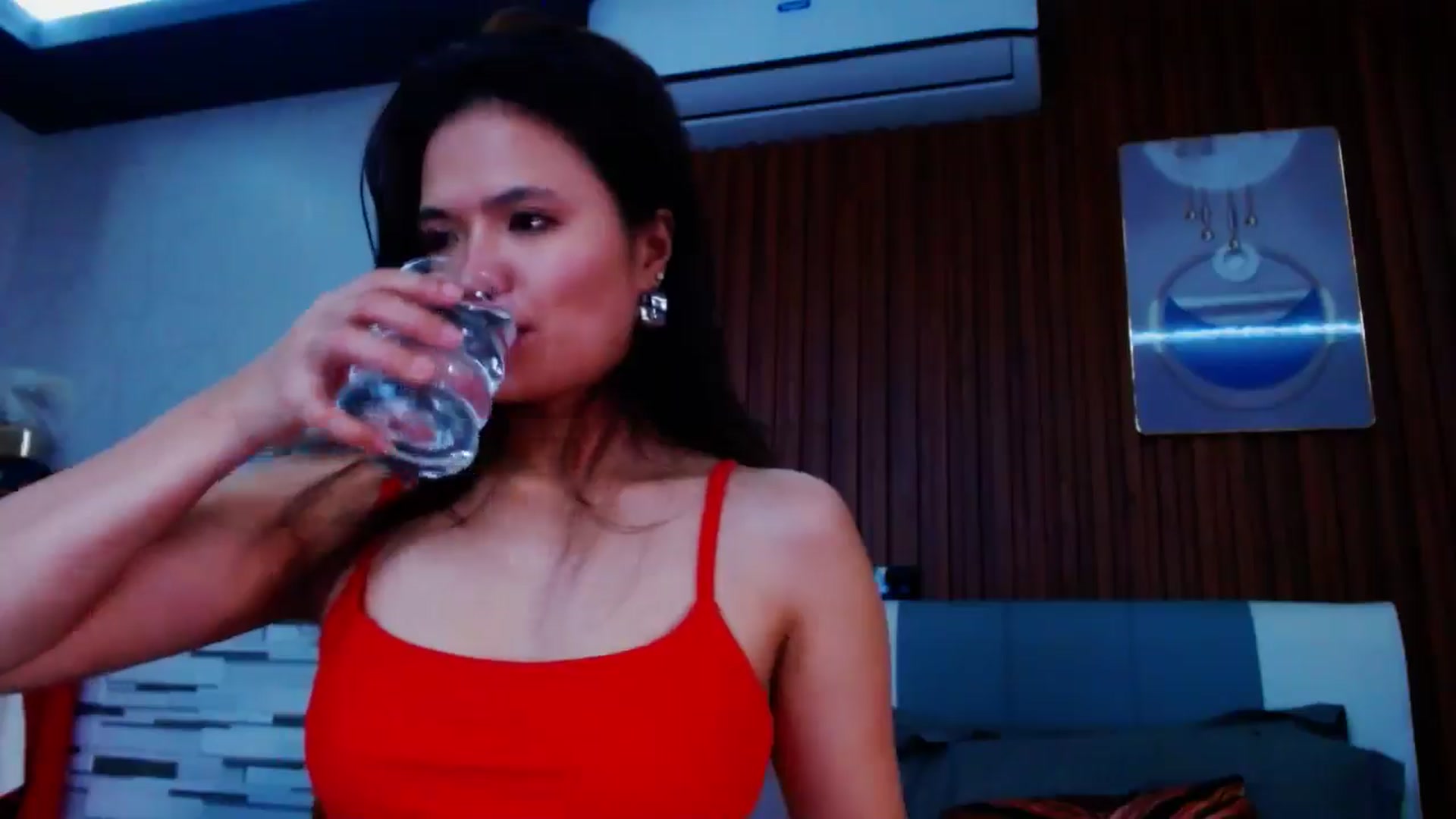 Gallery image thumbnail from SweetOne_4u's myfreecams stream on, 10/05/2024, 22:58 image 17 of 20