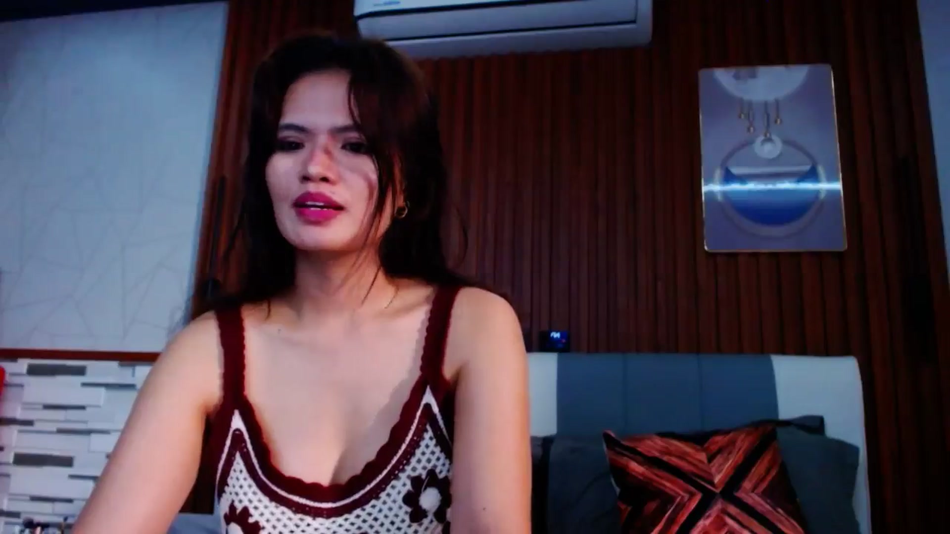 Gallery image thumbnail from SweetOne_4u's myfreecams stream on, 10/07/2024, 22:24 image 15 of 20