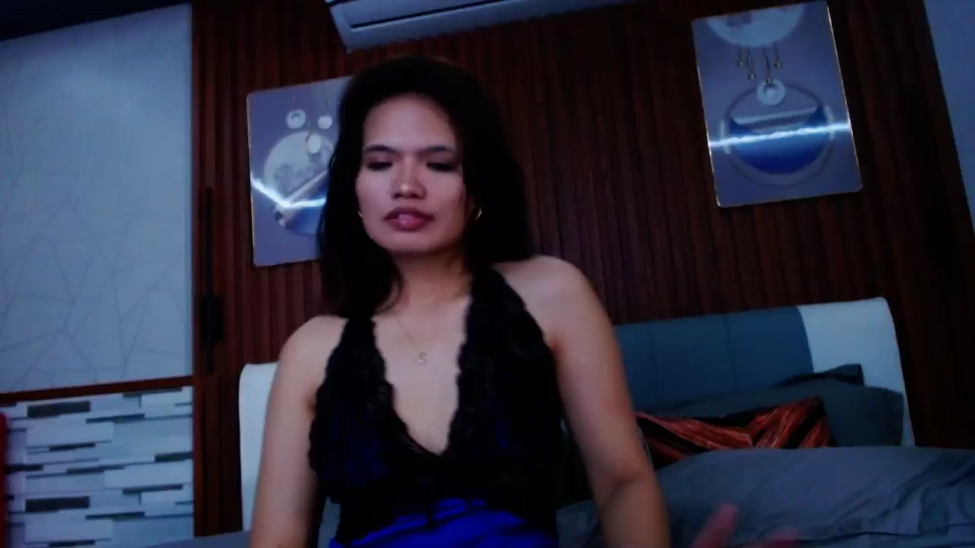Gallery image thumbnail from SweetOne_4u's myfreecams stream on, 10/09/2024, 23:27 image 13 of 20