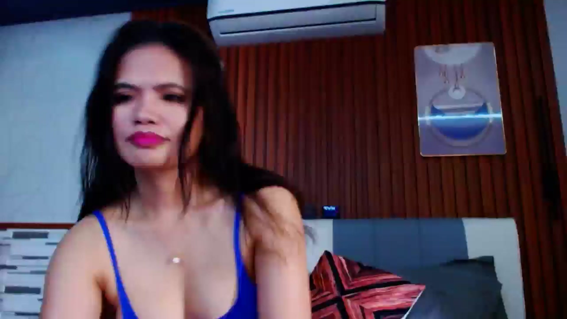 Gallery image thumbnail from SweetOne_4u's myfreecams stream on, 10/12/2024, 23:04 image 13 of 20