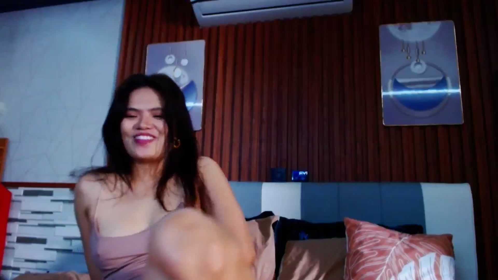 Gallery image thumbnail from SweetOne_4u's myfreecams stream on, 10/14/2024, 23:23 image 11 of 20