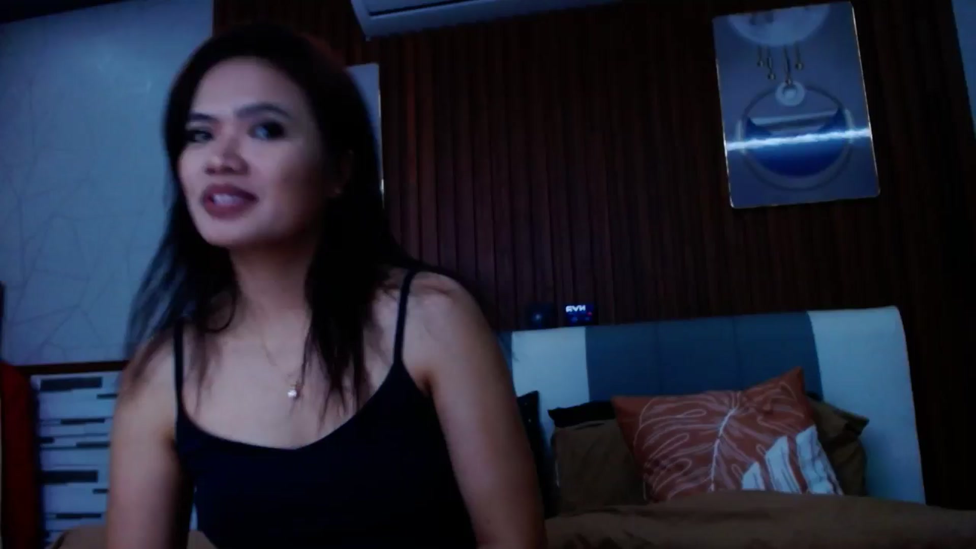 Gallery image thumbnail from SweetOne_4u's myfreecams stream on, 10/23/2024, 22:03 image 18 of 20