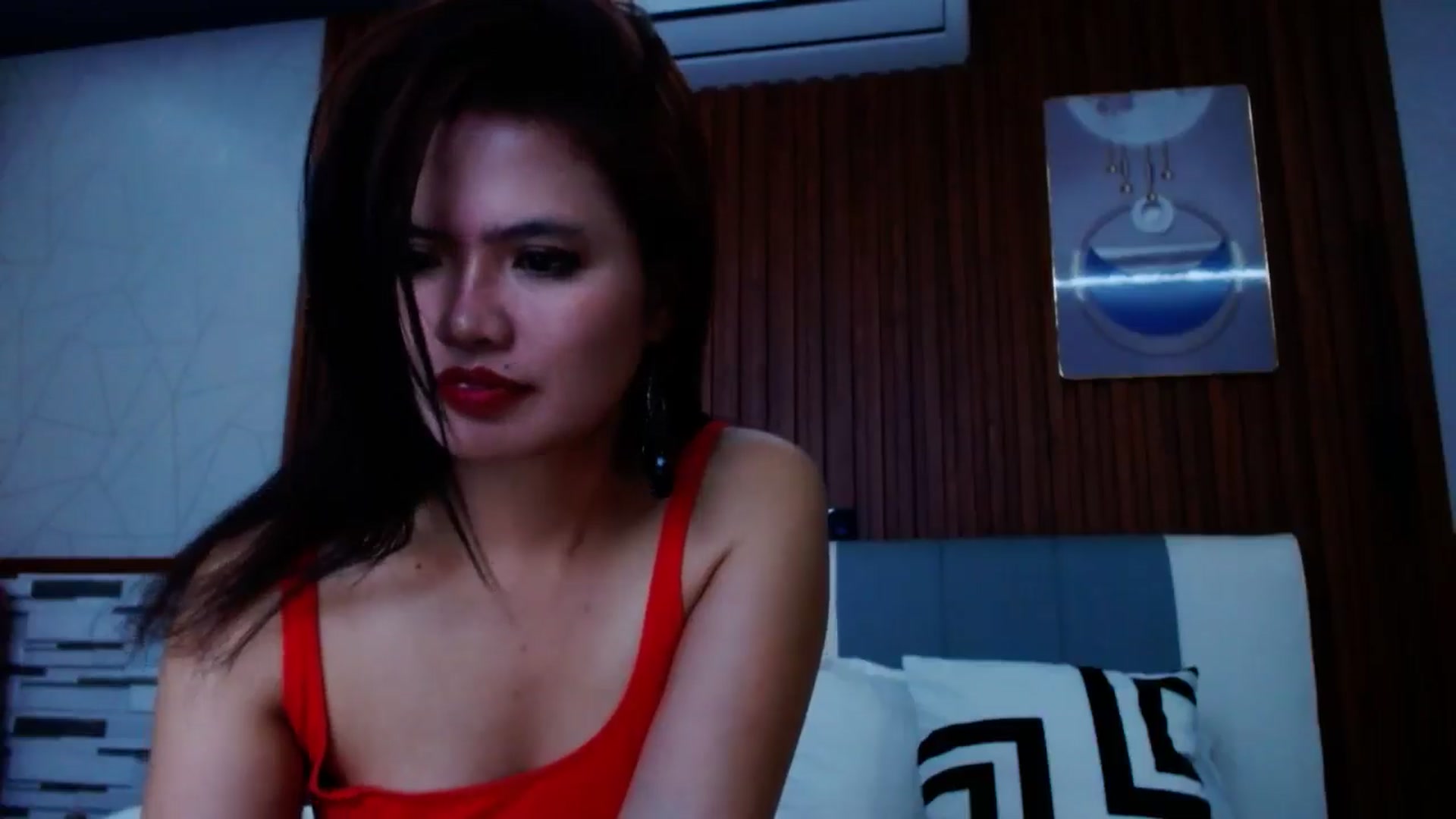 Gallery image thumbnail from SweetOne_4u's myfreecams stream on, 11/06/2024, 22:25 image 17 of 20