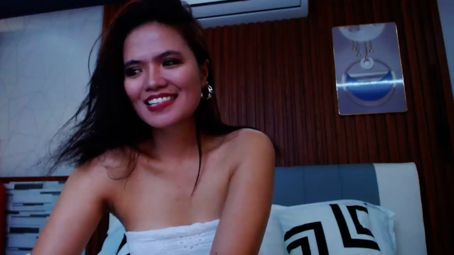Gallery image thumbnail from SweetOne_4u's myfreecams stream on, 11/08/2024, 22:28 image 15 of 20