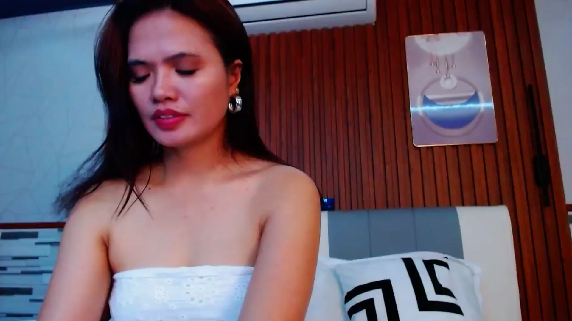Gallery image thumbnail from SweetOne_4u's myfreecams stream on, 11/08/2024, 23:13 image 14 of 20
