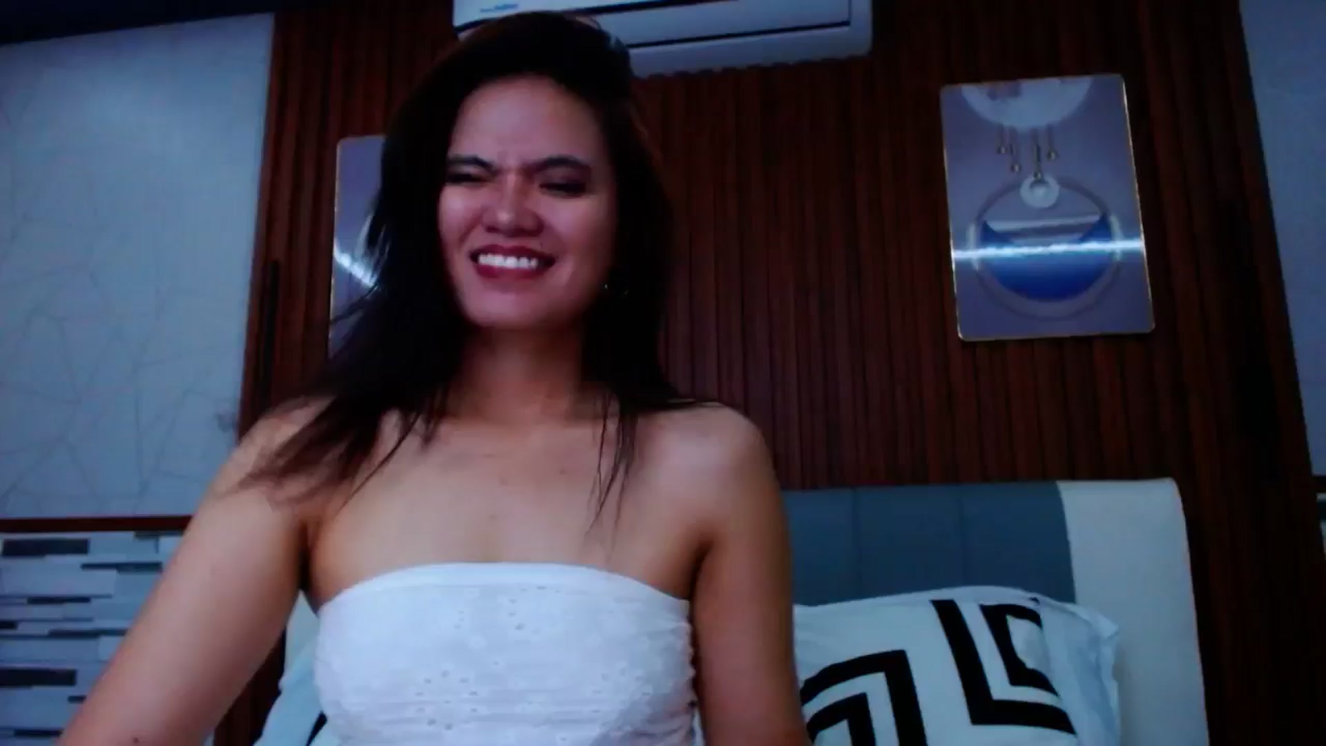 Gallery image thumbnail from SweetOne_4u's myfreecams stream on, 11/08/2024, 23:13 image 5 of 20