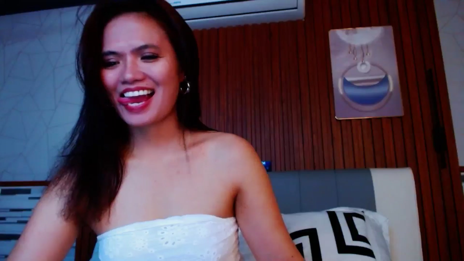 Gallery image thumbnail from SweetOne_4u's myfreecams stream on, 11/09/2024, 24:08 image 5 of 20
