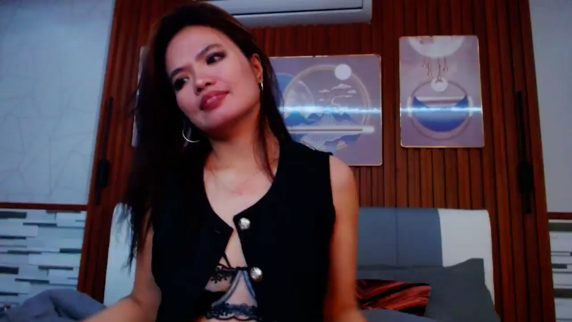 Gallery image thumbnail from SweetOne_4u's myfreecams stream on, 11/23/2024, 24:00 image 16 of 20