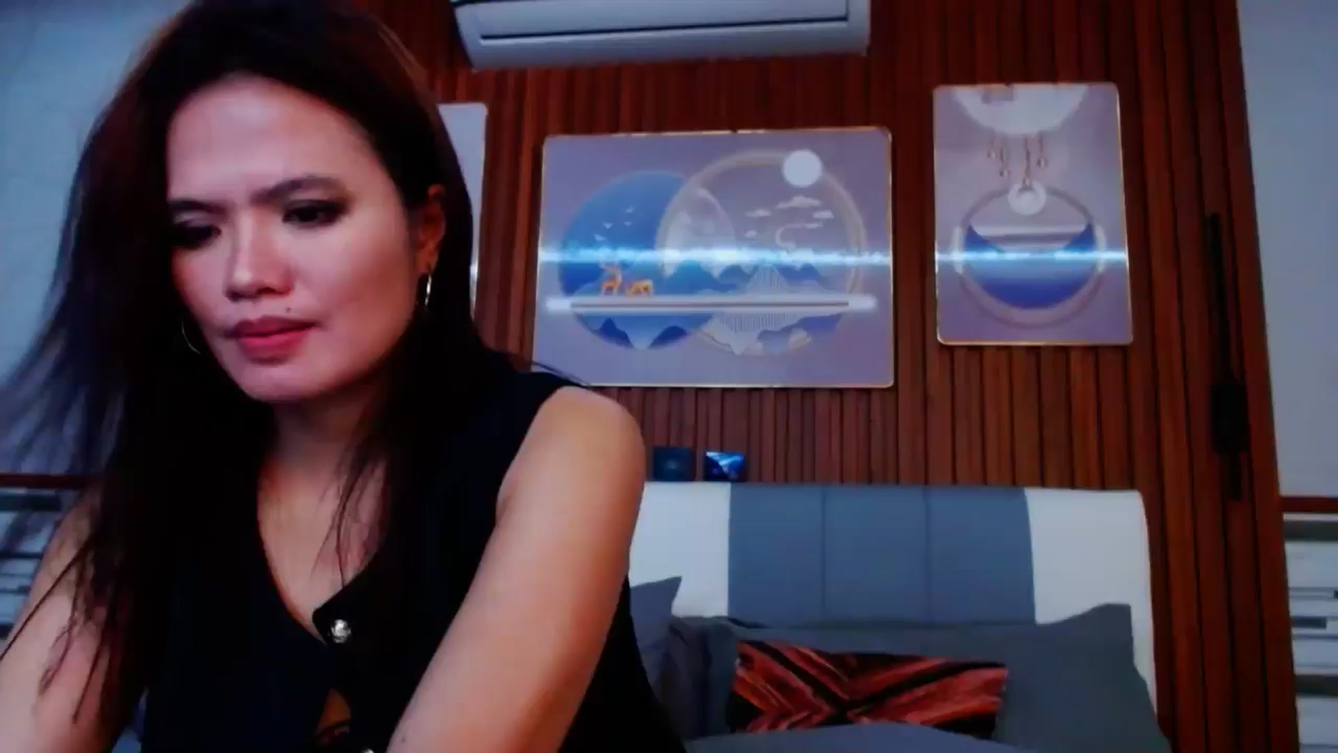 Gallery image thumbnail from SweetOne_4u's myfreecams stream on, 11/23/2024, 24:00 image 19 of 20