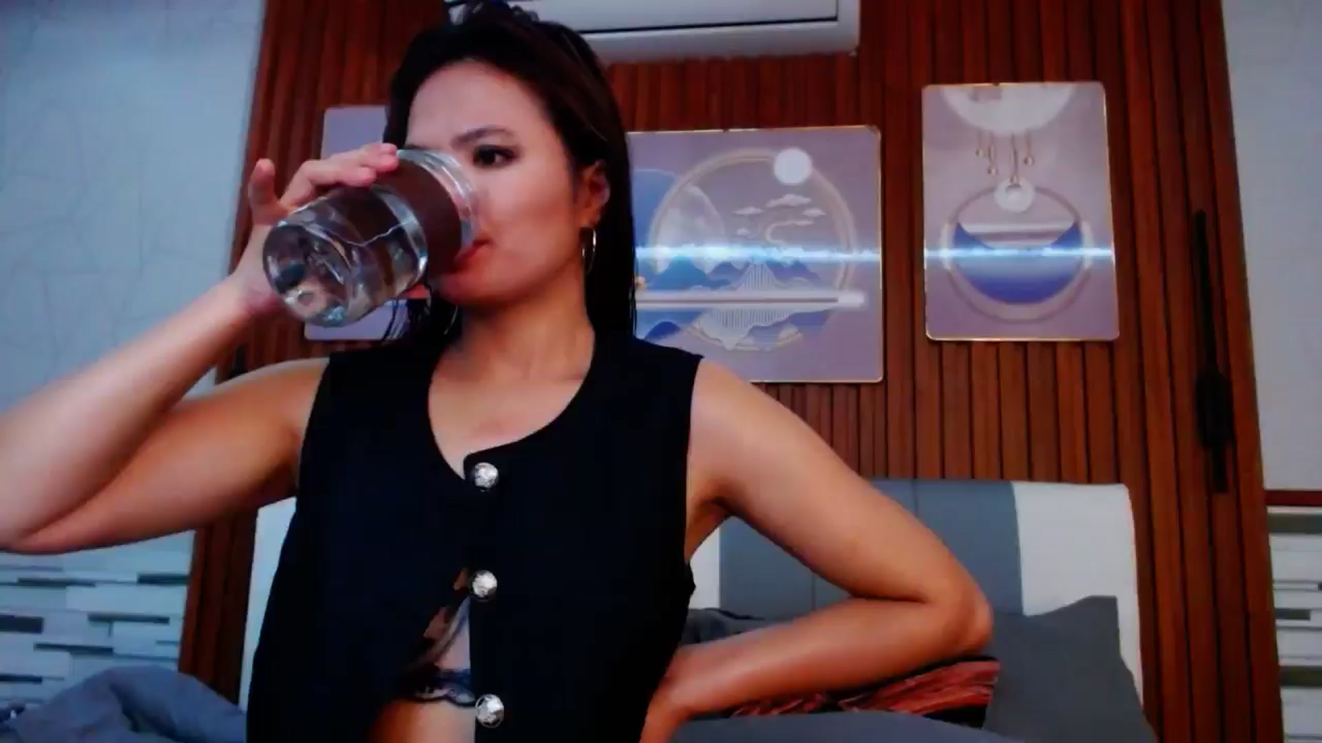 Gallery image thumbnail from SweetOne_4u's myfreecams stream on, 11/23/2024, 24:00 image 1 of 20