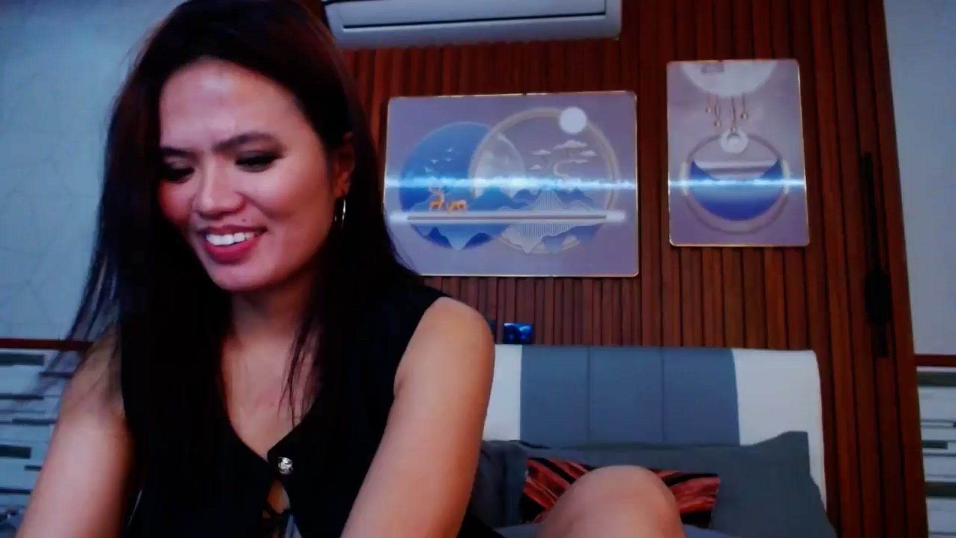 Gallery image thumbnail from SweetOne_4u's myfreecams stream on, 11/23/2024, 24:00 image 20 of 20