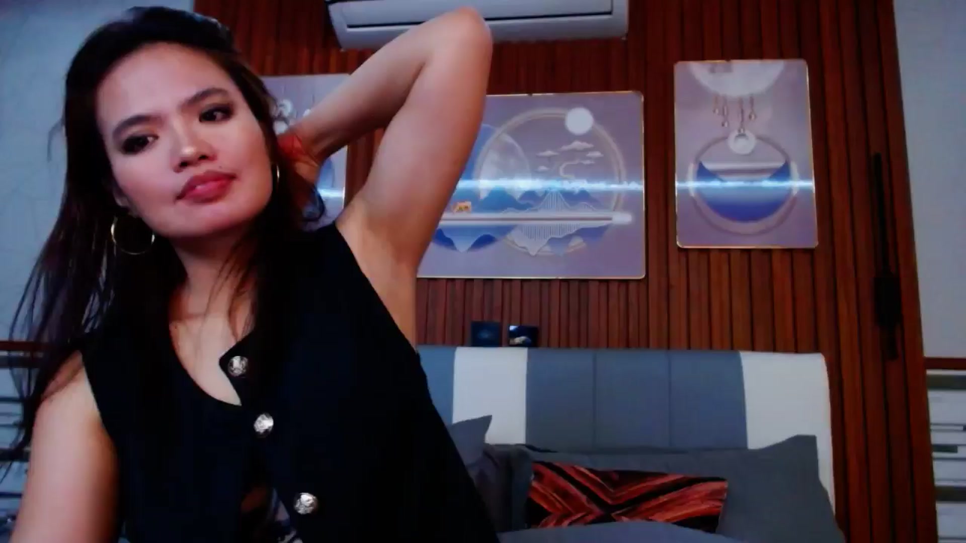 Gallery image thumbnail from SweetOne_4u's myfreecams stream on, 11/23/2024, 24:00 image 18 of 20
