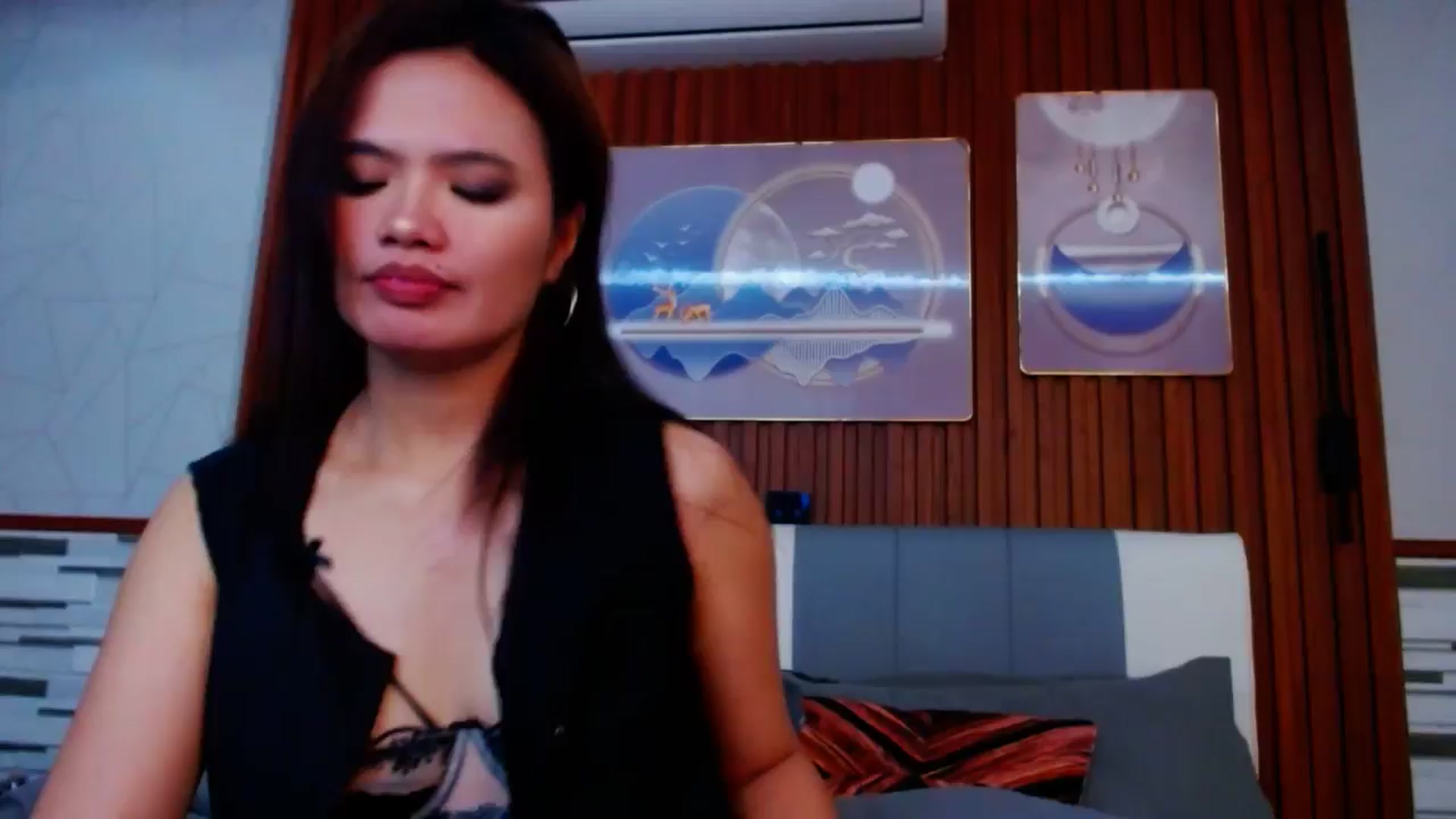 Gallery image thumbnail from SweetOne_4u's myfreecams stream on, 11/23/2024, 24:00 image 11 of 20