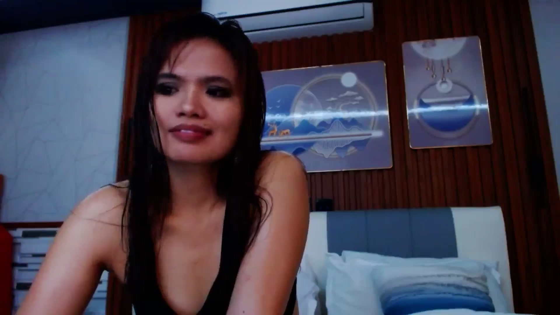 Gallery image thumbnail from SweetOne_4u's myfreecams stream on, 12/05/2024, 24:07 image 13 of 20