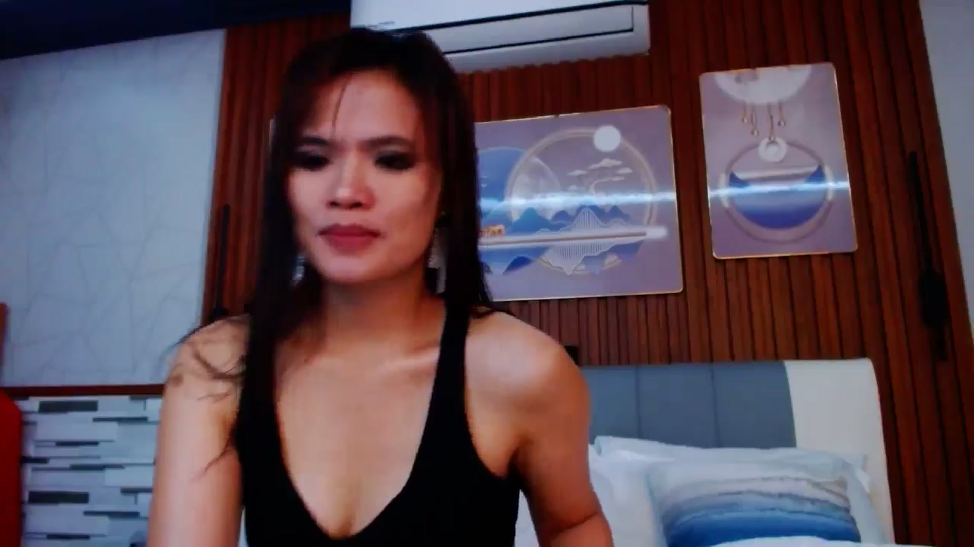 Gallery image thumbnail from SweetOne_4u's myfreecams stream on, 12/05/2024, 24:07 image 15 of 20