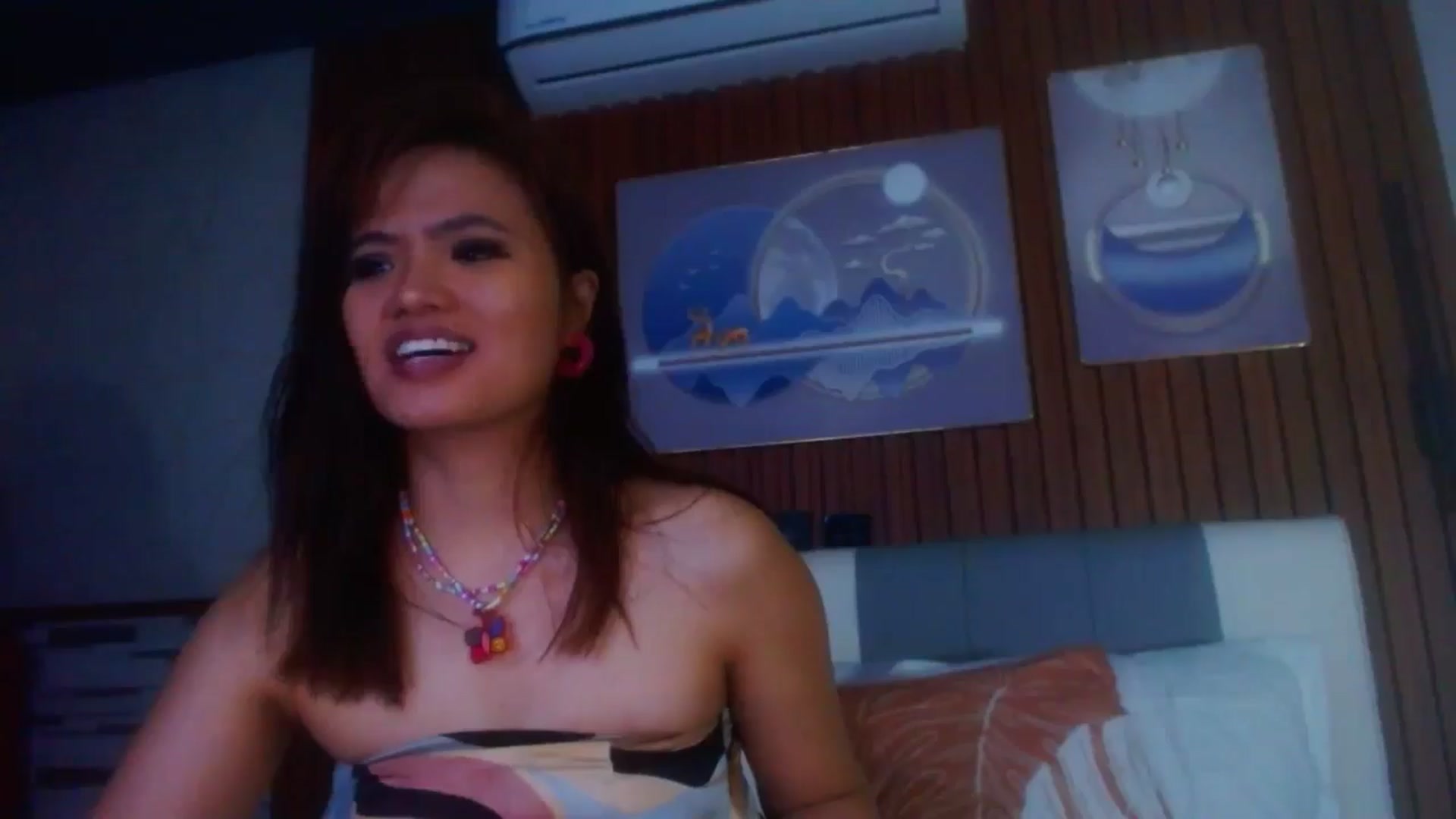 Gallery image thumbnail from SweetOne_4u's myfreecams stream on, 01/03/2025, 24:48 image 4 of 20