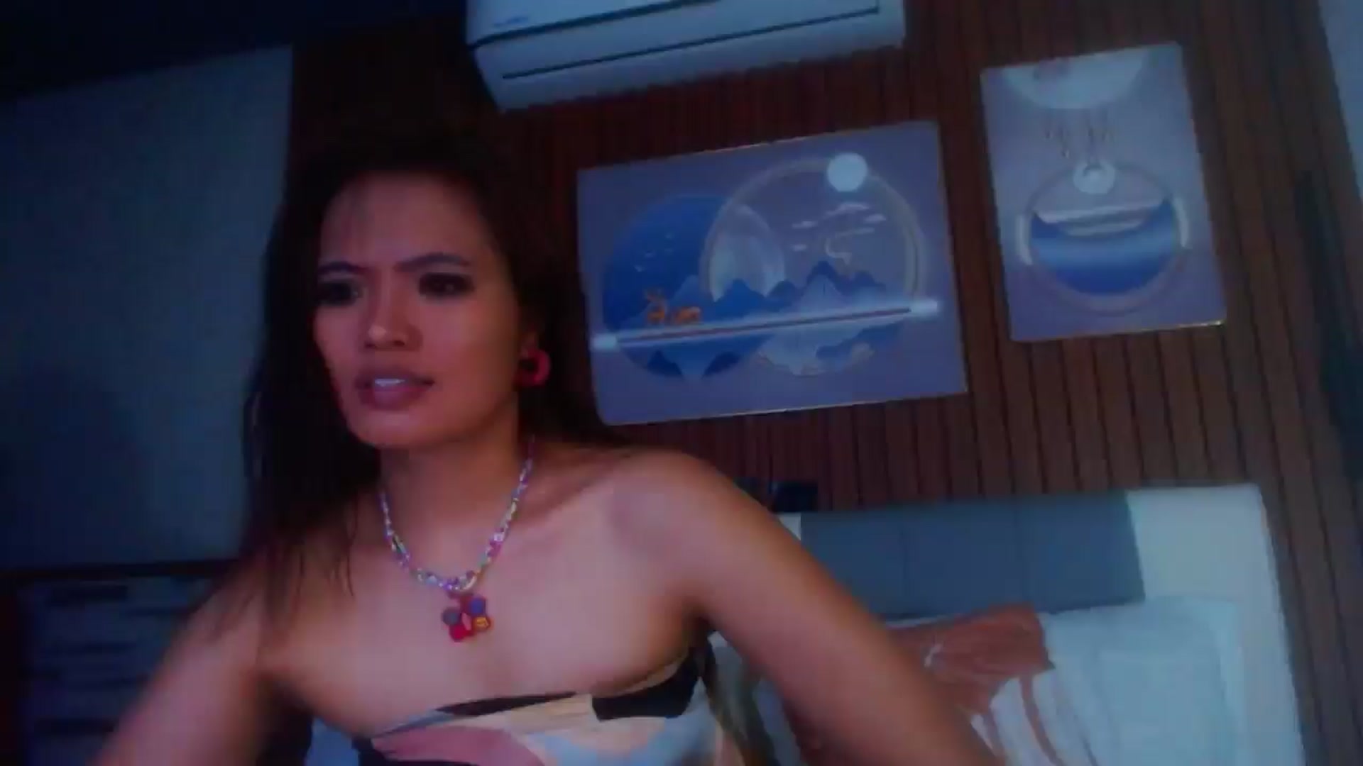 Gallery image thumbnail from SweetOne_4u's myfreecams stream on, 01/03/2025, 24:48 image 13 of 20