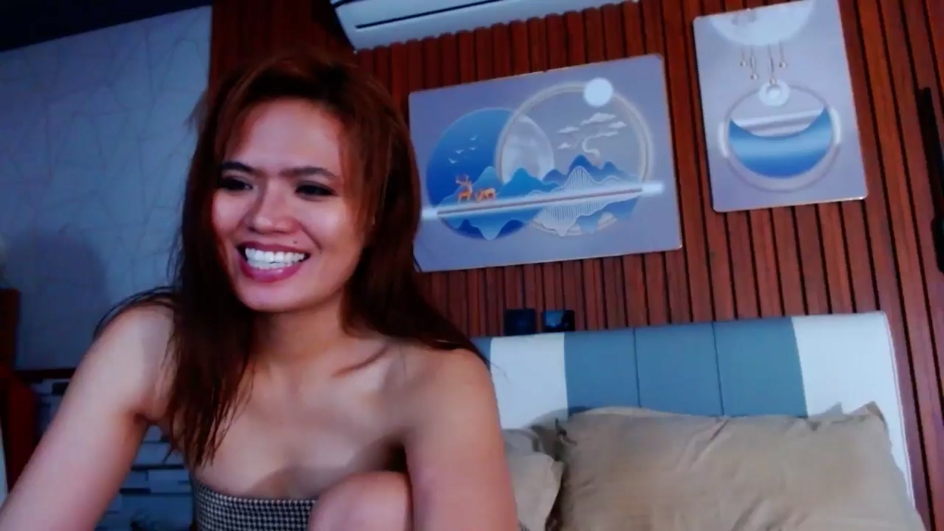 Gallery image thumbnail from SweetOne_4u's myfreecams stream on, 01/21/2025, 02:02 image 7 of 20