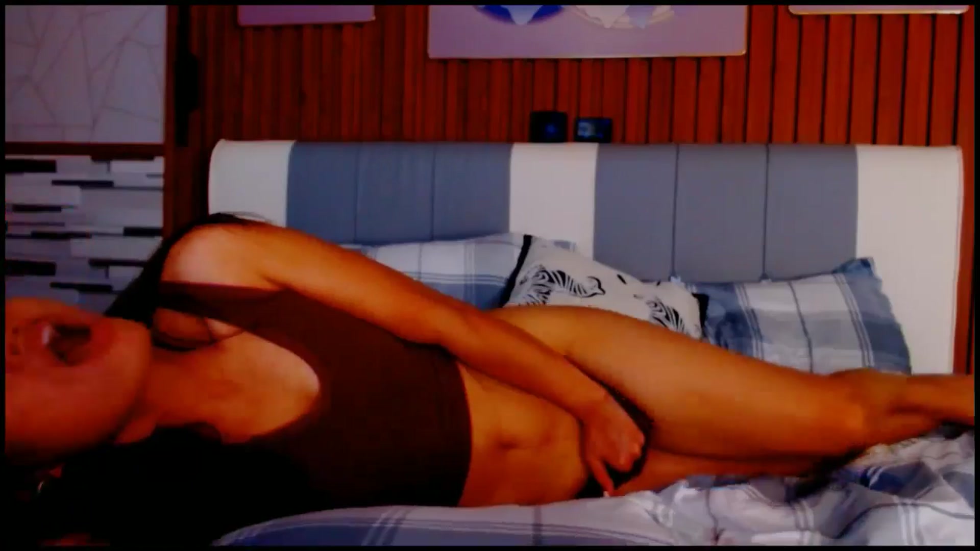 Gallery image thumbnail from SweetOne_4u's myfreecams stream on, 03/17/2025, 01:53 image 6 of 20