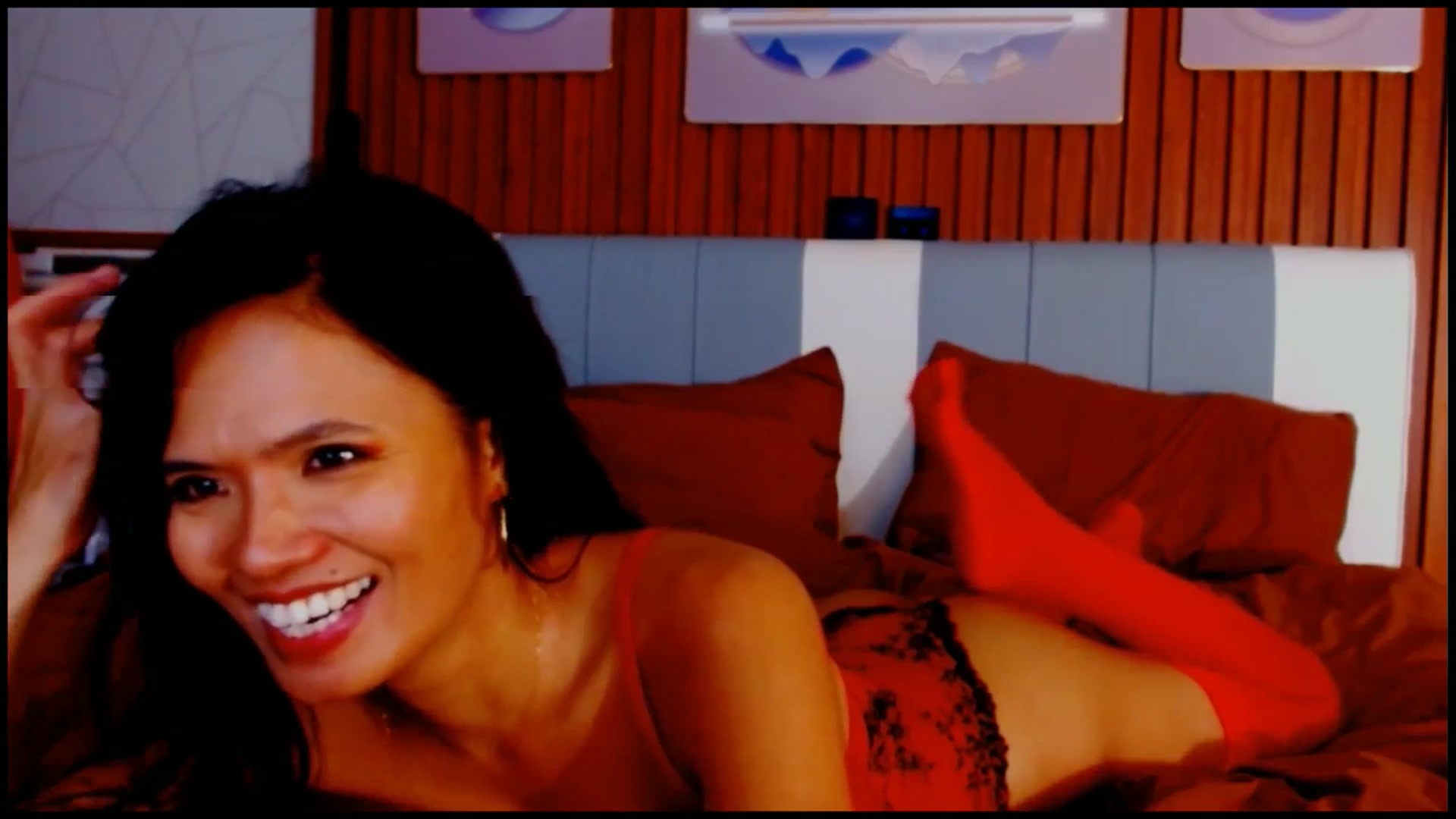Gallery image thumbnail from SweetOne_4u's myfreecams stream on, 04/15/2025, 01:48 image 15 of 20