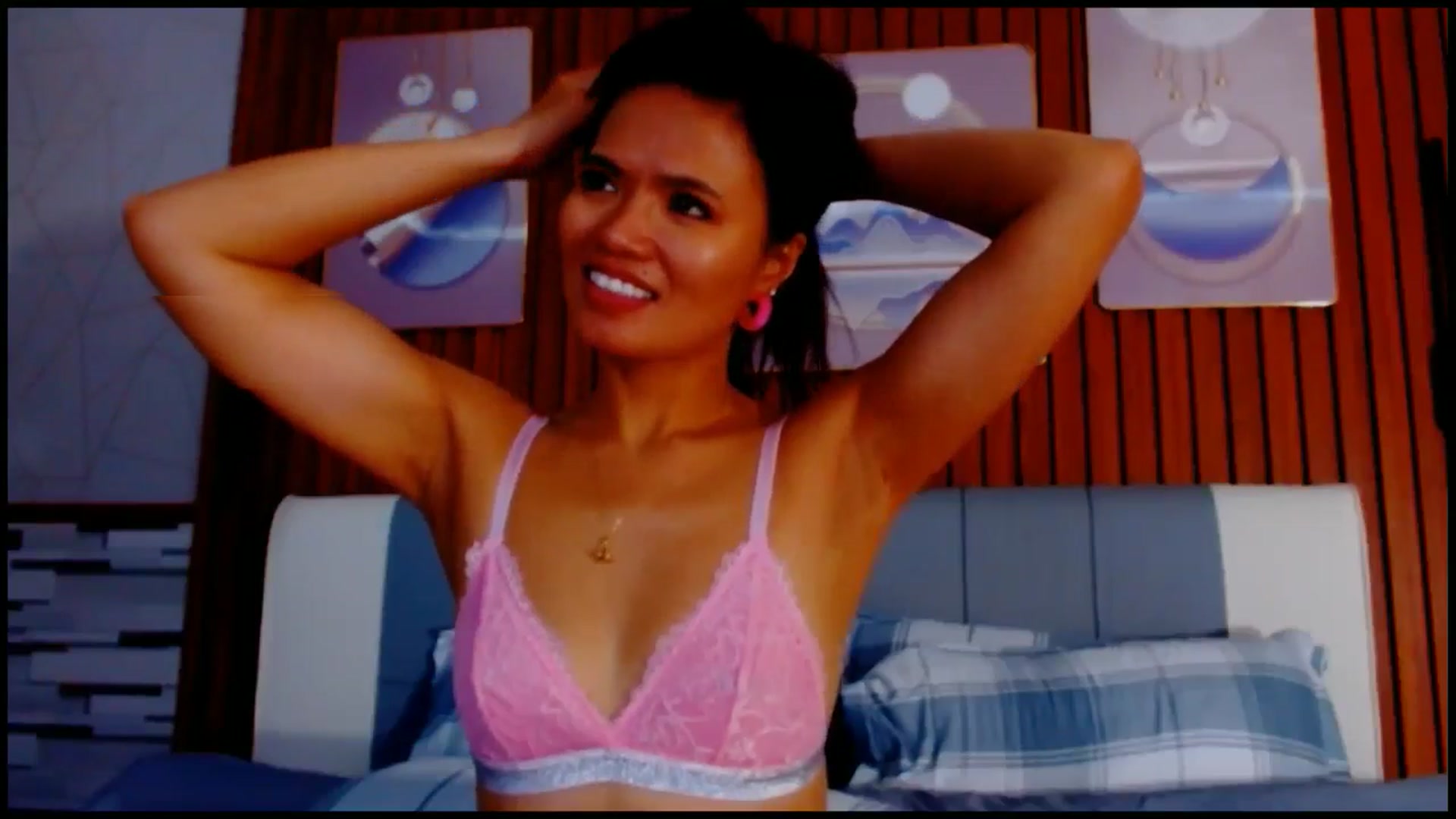 Gallery image thumbnail from SweetOne_4u's myfreecams stream on, 04/18/2025, 02:27 image 13 of 20