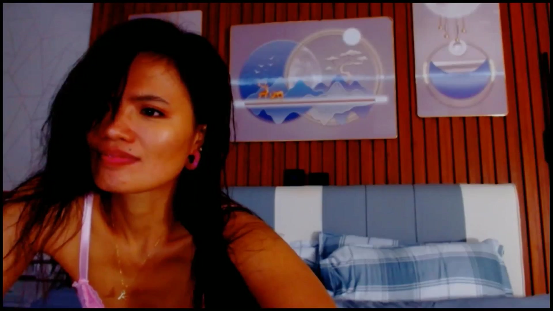 Gallery image thumbnail from SweetOne_4u's myfreecams stream on, 04/18/2025, 02:27 image 15 of 20