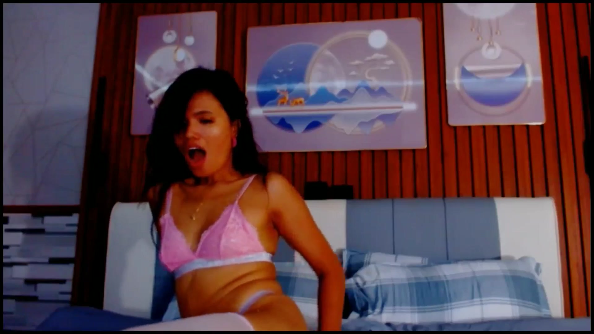 Gallery image thumbnail from SweetOne_4u's myfreecams stream on, 04/18/2025, 02:27 image 8 of 20