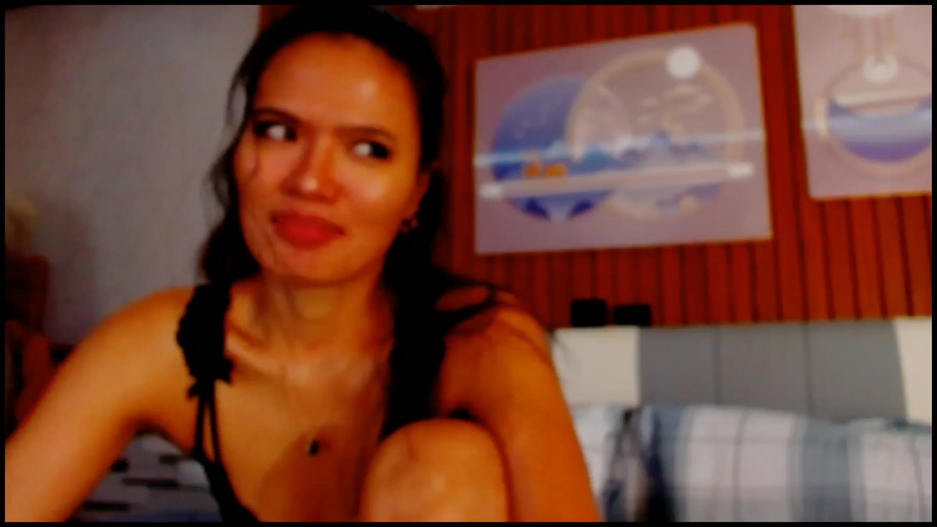 Gallery image thumbnail from SweetOne_4u's myfreecams stream on, 04/20/2025, 02:15 image 2 of 20